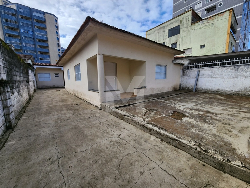 Casa para Locação – 2 Dormitórios | Quintal Amplo | A 200 M da Praia: 1ª foto da galeria de imagens do imóvel