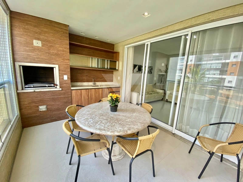 Apartamento Decorado a 50 Metros da Praia – 4 Dormitórios: 1ª foto da galeria de imagens do imóvel