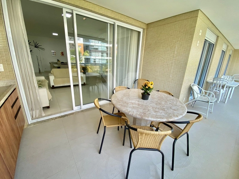 Apartamento Decorado a 50 Metros da Praia – 4 Dormitórios: 4ª foto da galeria de imagens do imóvel
