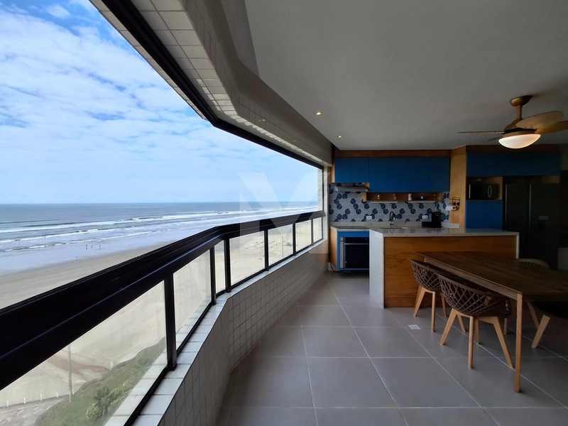 Lindo apartamento de 2 dormitórios frente total para o mar: 1ª foto da galeria de imagens do imóvel