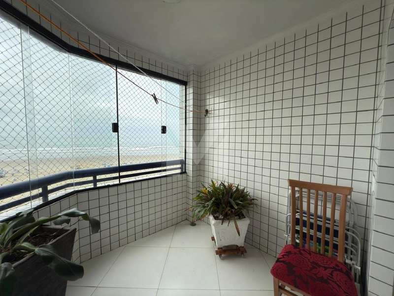Apartamento frente para o mar com 3 dormitórios: 2ª foto da galeria de imagens do imóvel