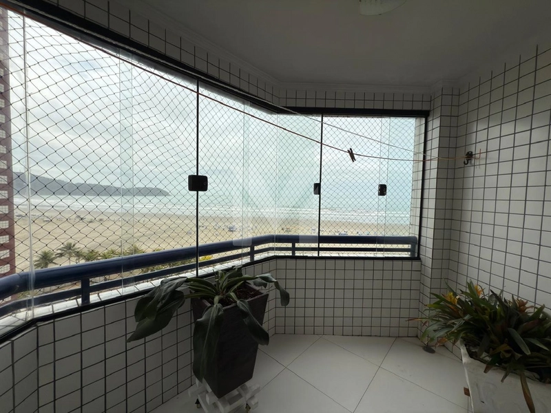 Apartamento frente para o mar com 3 dormitórios: 1ª foto da galeria de imagens do imóvel