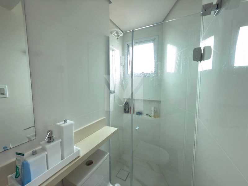 Apartamento vista mar 2 dormitórios todo reformado por R$ 599 mil: 12ª foto da galeria de imagens do imóvel