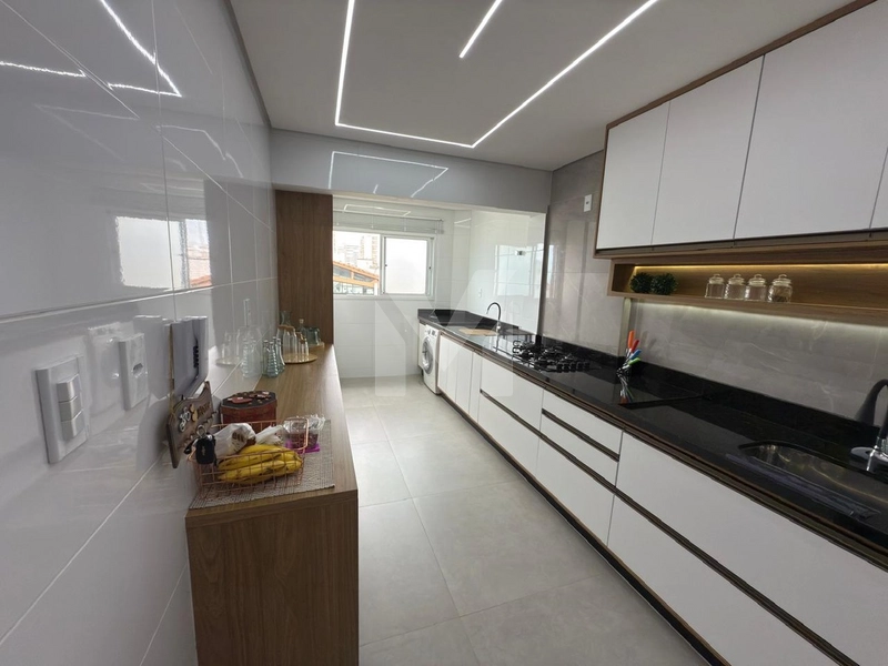 Apartamento vista mar 2 dormitórios todo reformado por R$ 599 mil: 8ª foto da galeria de imagens do imóvel