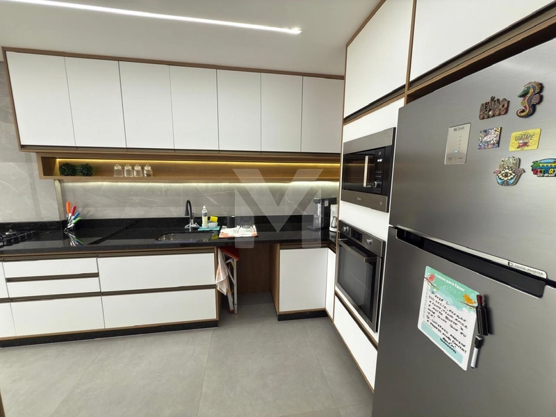 Apartamento vista mar 2 dormitórios todo reformado por R$ 599 mil: 7ª foto da galeria de imagens do imóvel