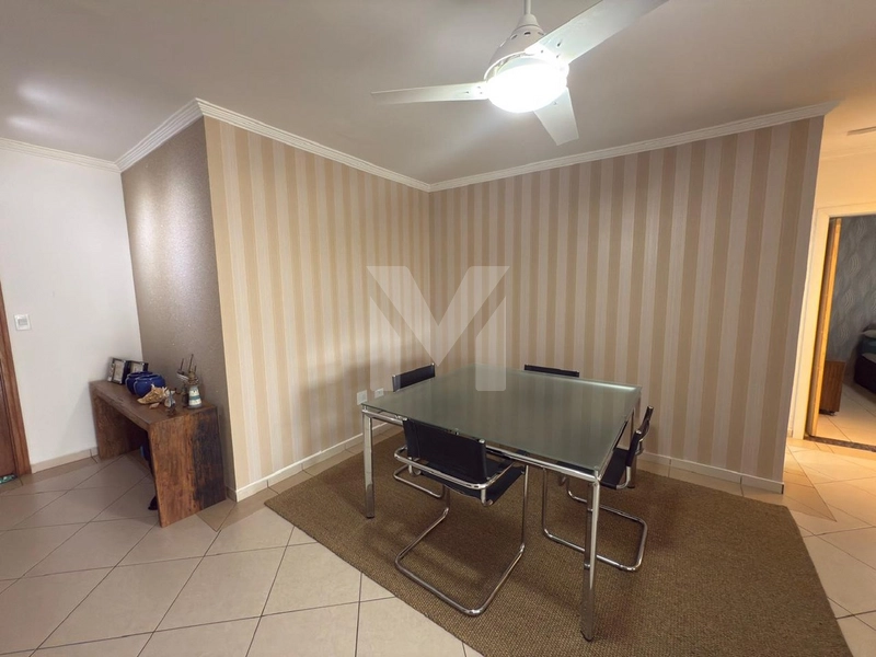 Apartamento vista mar 2 dormitórios todo reformado por R$ 599 mil: 4ª foto da galeria de imagens do imóvel
