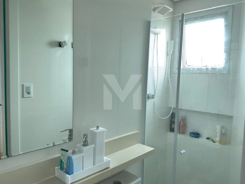 Apartamento vista mar 2 dormitórios todo reformado por R$ 599 mil: 13ª foto da galeria de imagens do imóvel