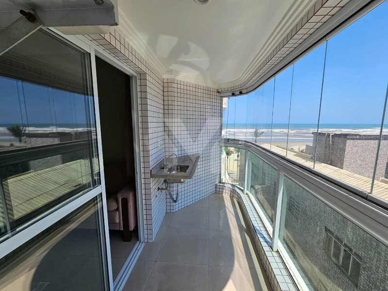 2 Dorm - 1 Suíte - Frente Mar