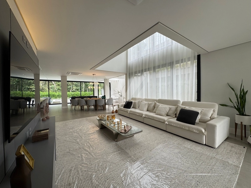 Casa Espetacular com 6 Suítes, Piscina e Praça do Fogo na Riviera: 3ª foto da galeria de imagens do imóvel