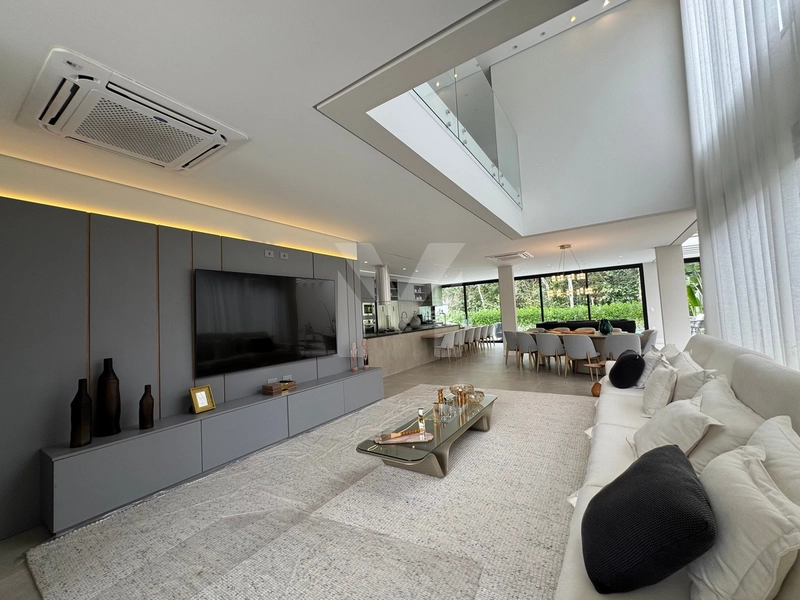 Casa Espetacular com 6 Suítes, Piscina e Praça do Fogo na Riviera: 2ª foto da galeria de imagens do imóvel