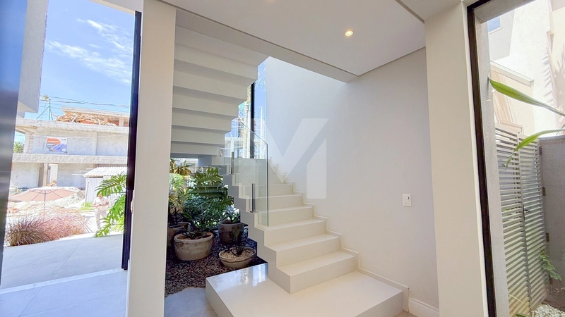 Casa de Alto Padrão com 6 Suítes, Piscina e Hidromassagem na Riviera: 9ª foto da galeria de imagens do imóvel