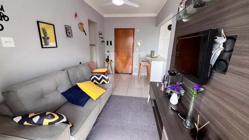 Apartamento a 200 metros do mar na Vila Caiçara: 1ª foto da galeria de imagens do imóvel