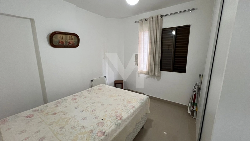 Apartamento espaçoso a uma quadra da praia