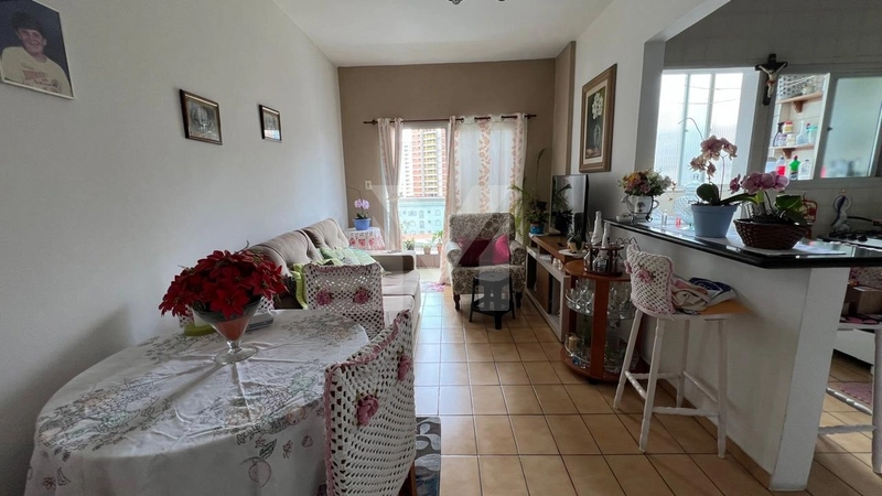 Amplo apartamento mobiliado na Vila Caiçara por R$ 300 mil