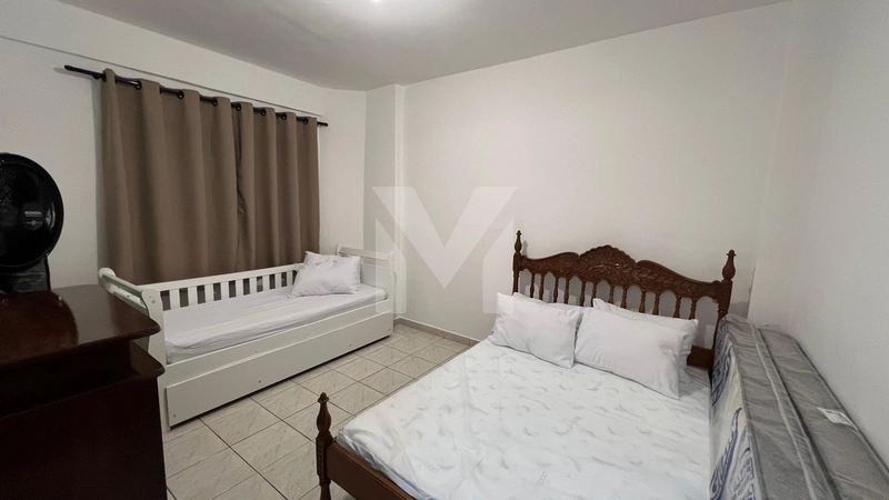 Porteira fechada a uma quadra da praia no Nova Mirim