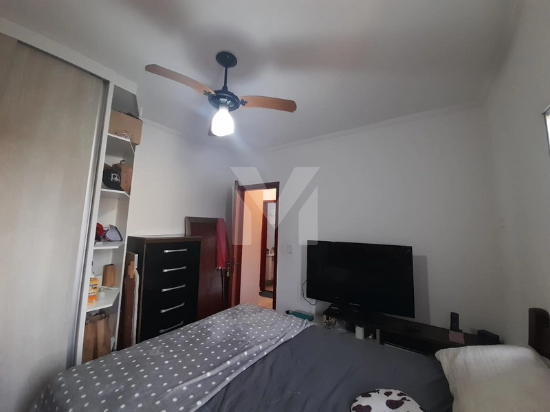 Casa de condomínio completa e bem localizada no Mirim