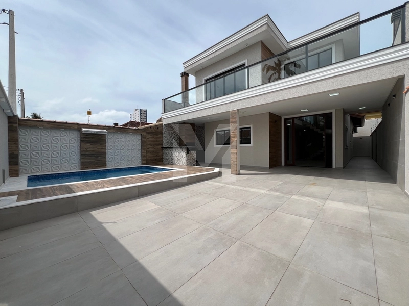 CASA 3 DORMITÓRIOS SUITES, PISCINA E CHURRASQUEIRA PARA VENDA