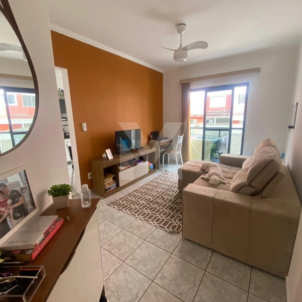 Apartamento no Boqueirão a 400 metros da praia — porteira fechada.