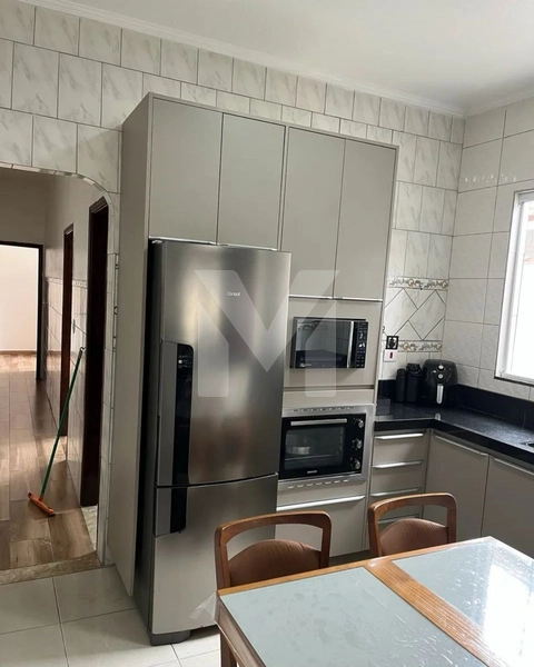 Casa a 350 metros da praia —com piscina e churrasqueira por R$ 530.000: 2ª foto da galeria de imagens do imóvel