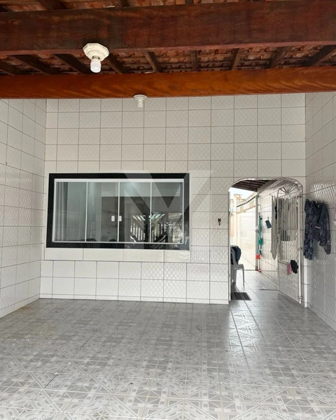 Casa a 350 metros da praia —com piscina e churrasqueira por R$ 530.000: 3ª foto da galeria de imagens do imóvel