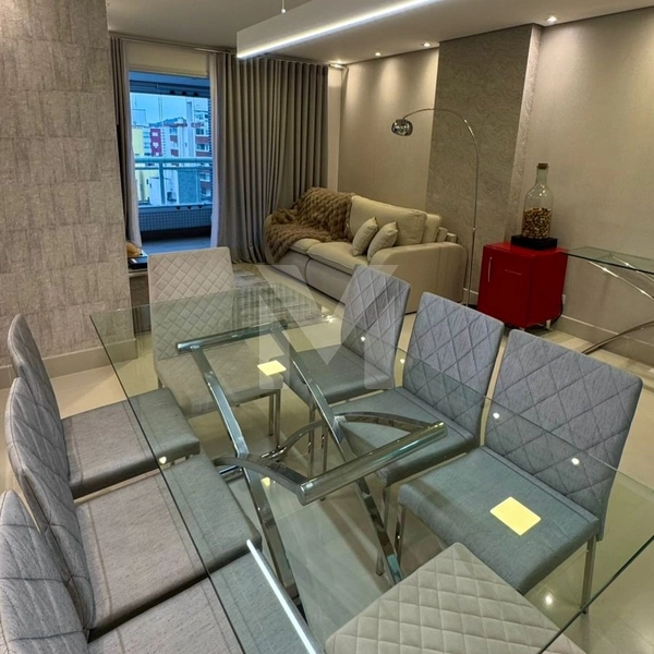 Apartamento amplo no Canto do Forte