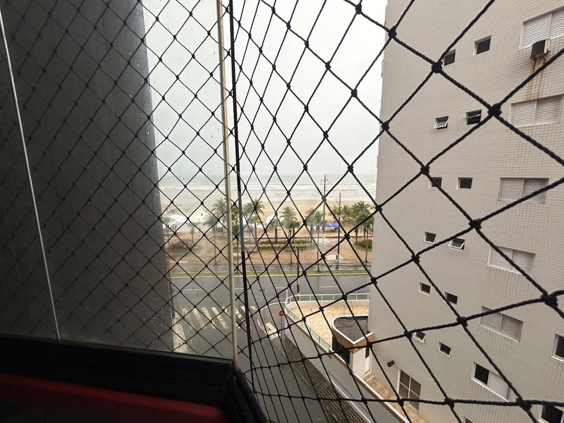 Apartamento 2 Dormitórios em Prédio Frente Mar com Vista Lateral no Ba: 4ª foto da galeria de imagens do imóvel