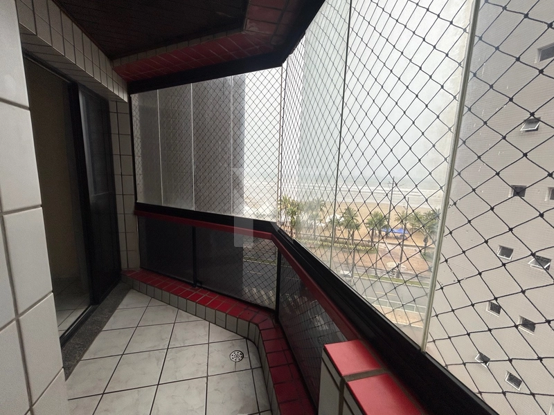 Apartamento 2 Dormitórios em Prédio Frente Mar com Vista Lateral no Ba: 3ª foto da galeria de imagens do imóvel