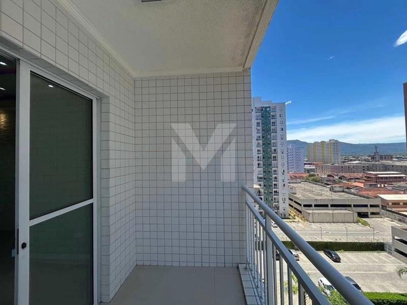 Há 300m da Praia, 2 Dormitórios semi-mobiliado na Ocian.