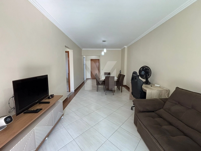 Em andar alto Apartamento Mobiliado há 100m da Praia