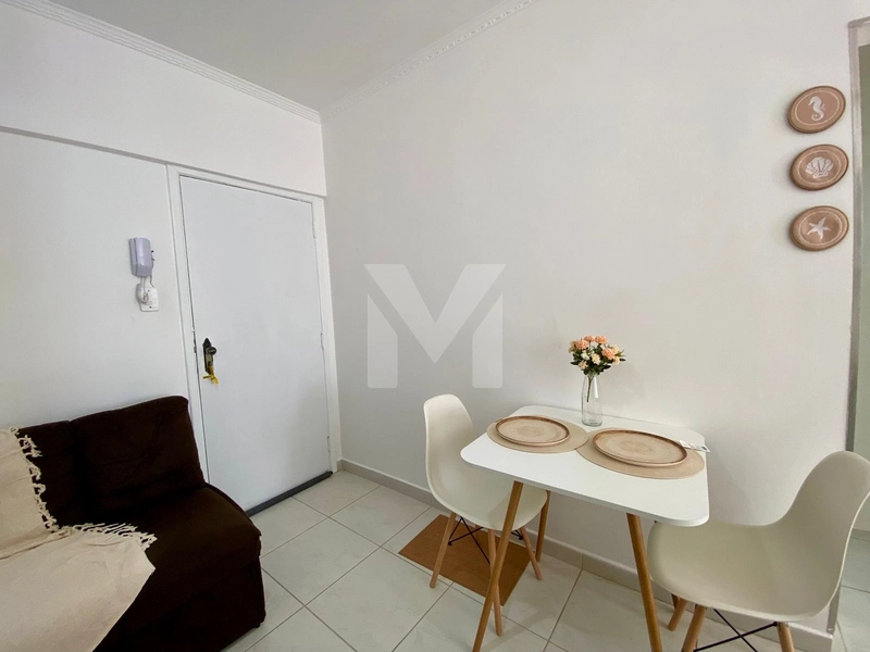 Amplo Kitão Reformado – 39m² de Área Útil – Prédio Frente Mar