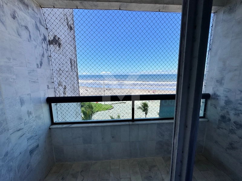 APARTAMENTO FRENTE MAR 2 DORMITÓRIOS COM SACADA