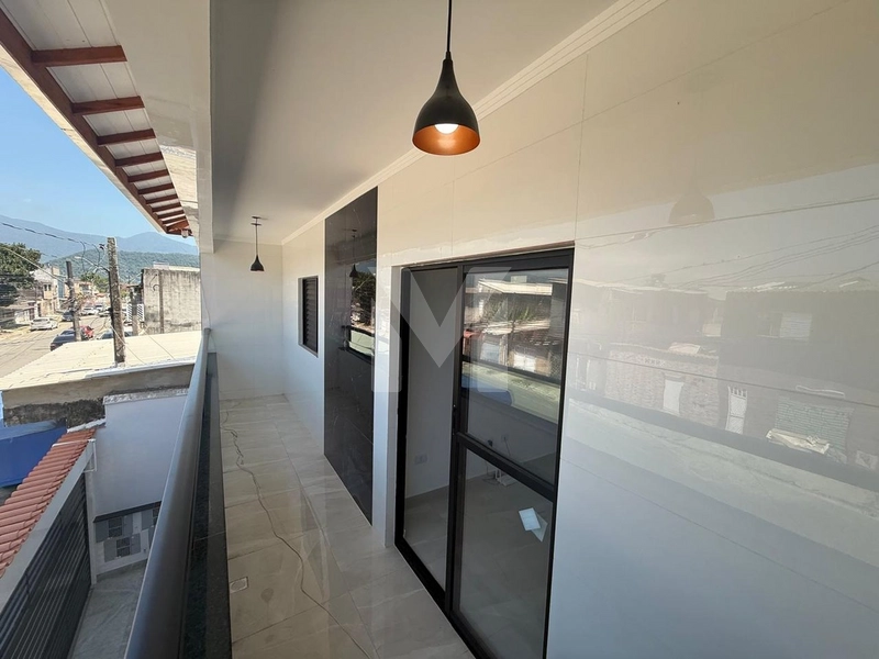 Belisssima Sobreposta Alta de Sacada com 2 Dormitórios