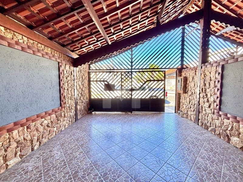 Casa individual na Ocean para locação definitiva há 400m da Praia: 2ª foto da galeria de imagens do imóvel