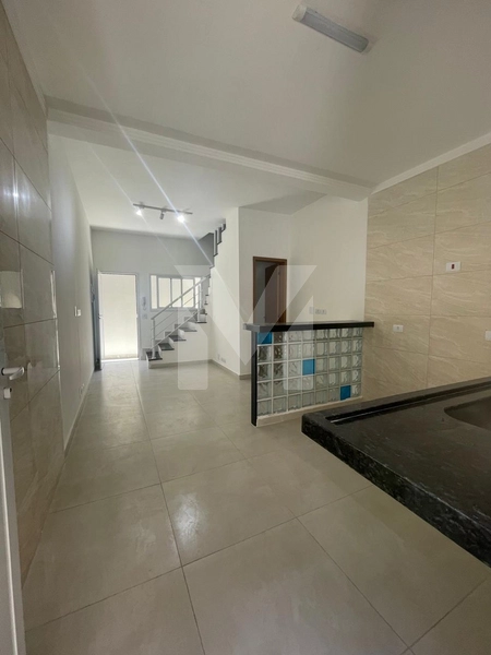 SOBRADO COM 2 DORMITORIOS HÁ 300 METROS DA PRAIA