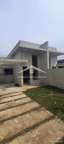 CASA A VENDA NO GUARAITUBA/ RUA ARAPONGAS.