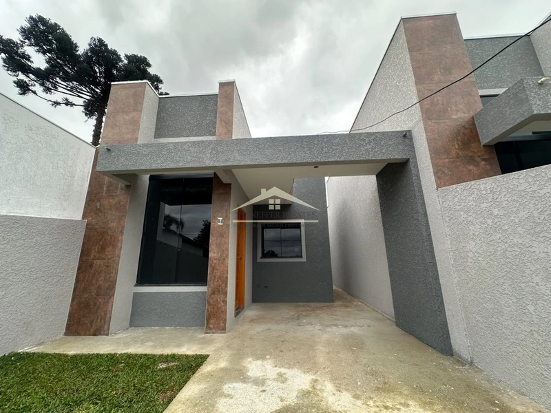 Casa moderna, não geminada, com excelente padrão de construção e acaba