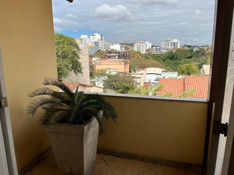 CASA COM 4 QUARTOS (1 SUÍTE) NO JARDIM AMÁLIA: 22ª foto da galeria de imagens do imóvel