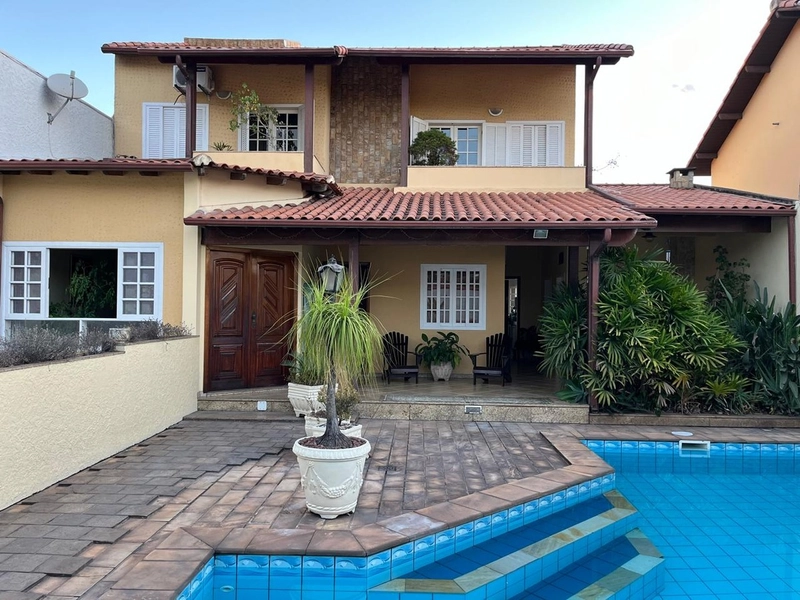 CASA COM 4 QUARTOS (1 SUÍTE) NO JARDIM AMÁLIA: 1ª foto da galeria de imagens do imóvel