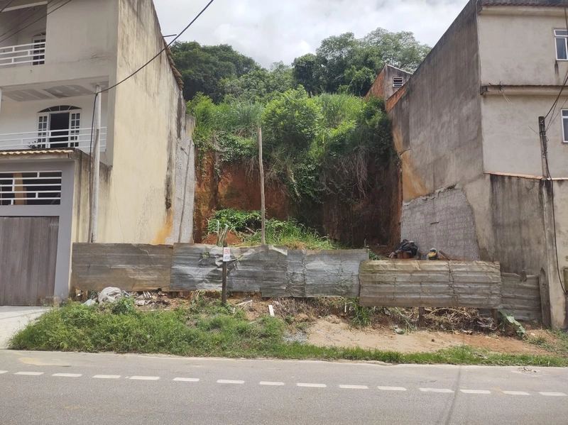Terreno plano com 360 m²: 1ª foto da galeria de imagens do imóvel