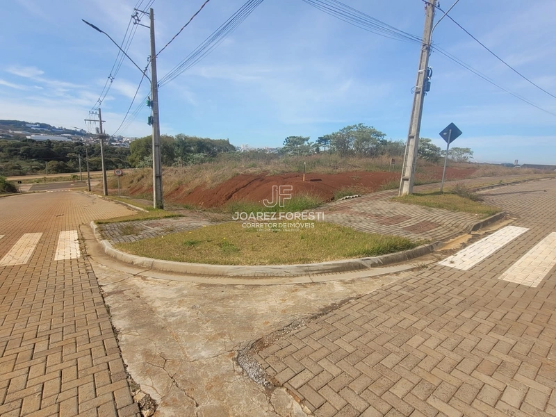 Terreno de esquina, lotea mento  Água Santa: 4ª foto da galeria de imagens do imóvel