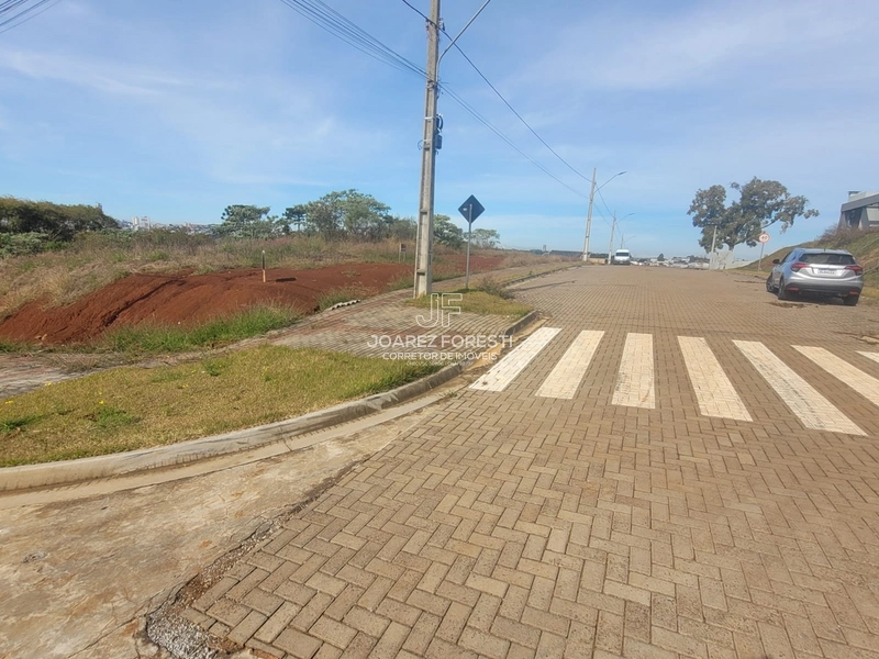 Terreno de esquina, lotea mento  Água Santa: 2ª foto da galeria de imagens do imóvel