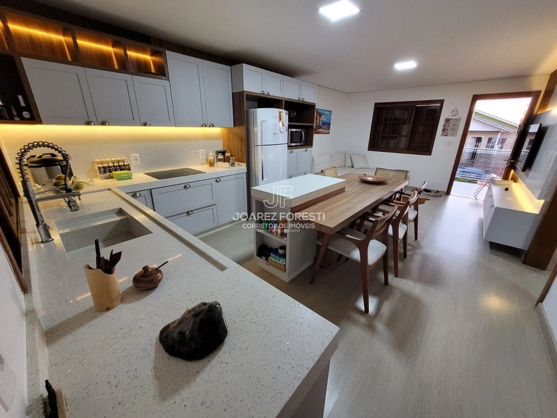 Casa toda mobiliada com piscina no bairro Desbravador em Chapecó -SC.: 2ª foto da galeria de imagens do imóvel