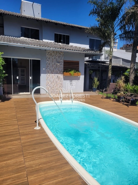 Linda casa com excelente localização a poucas quadras do centro.: 6ª foto da galeria de imagens do imóvel