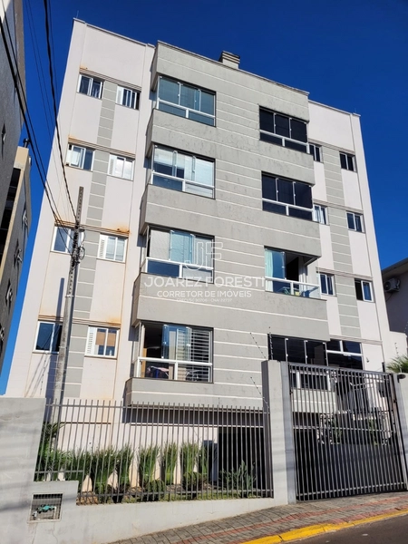 Apartamento de frente no bairro São Cristóvão.