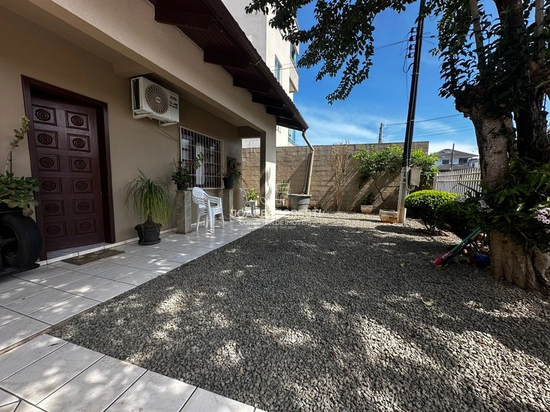 Casa a venda no Bairro Jardim América: 3ª foto da galeria de imagens do imóvel