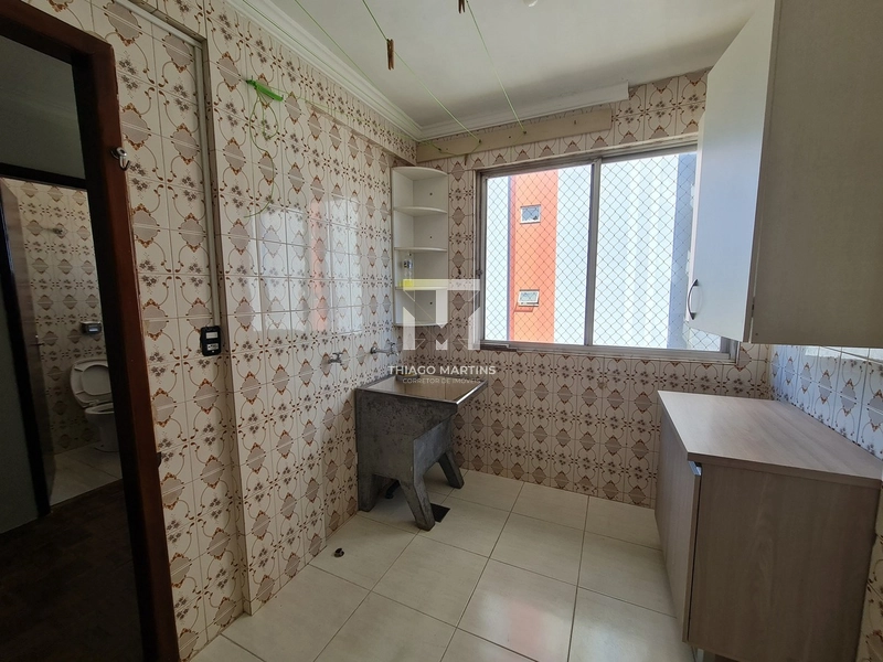 APARTAMENTO COM 3 QUARTOS SEMI-MOBILIADO PARA LOCAÇÃO NO CENTRO: 3ª foto da galeria de imagens do imóvel