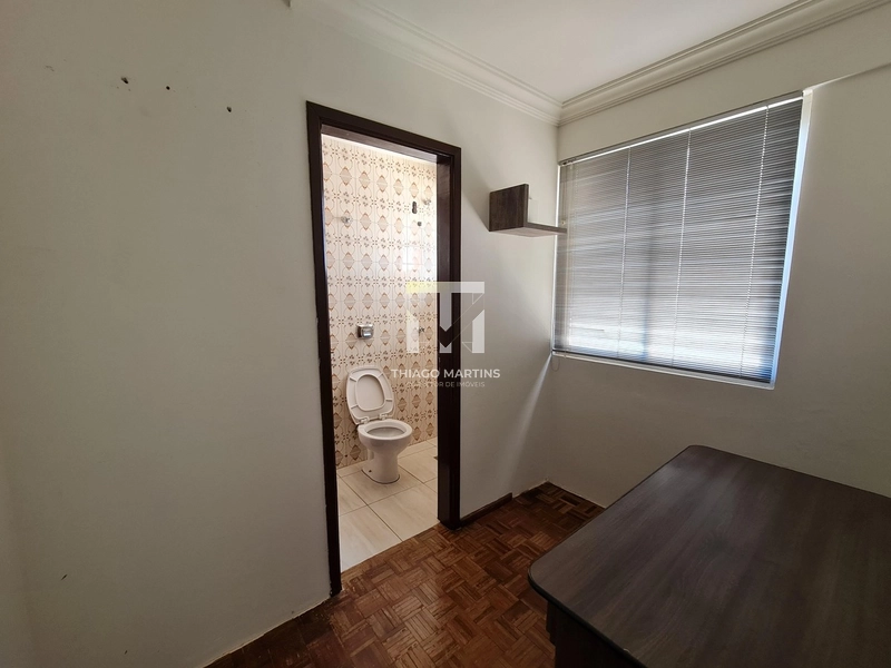 APARTAMENTO COM 3 QUARTOS SEMI-MOBILIADO PARA LOCAÇÃO NO CENTRO: 4ª foto da galeria de imagens do imóvel
