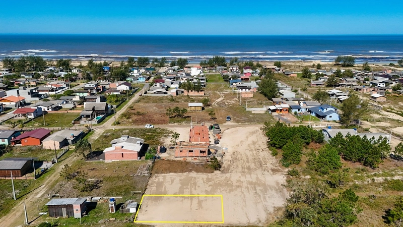 Dois terrenos juntos no bairro Fernão Capelo: 2ª foto da galeria de imagens do imóvel
