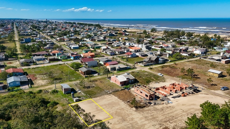 Dois terrenos juntos no bairro Fernão Capelo: 4ª foto da galeria de imagens do imóvel