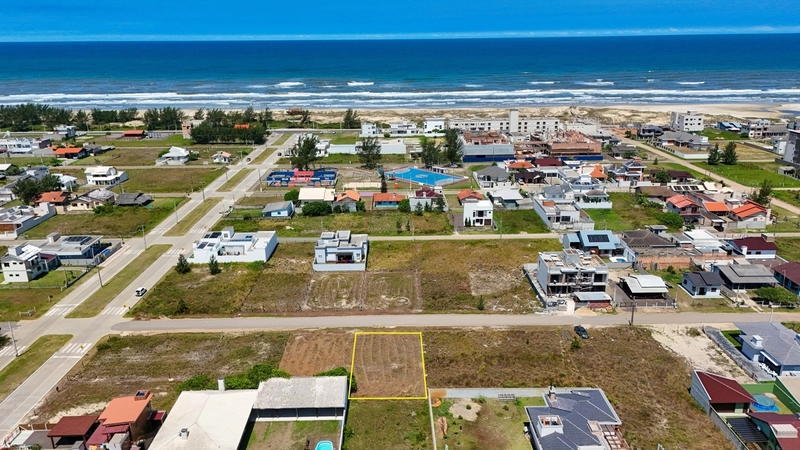 Terreno de 375m² Próximo do Mar no bairro Turimar: 1ª foto da galeria de imagens do imóvel